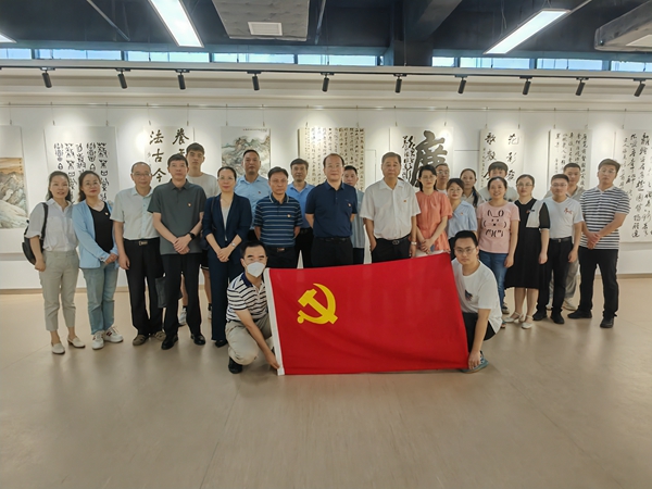淮糧集團、市糧食和物資儲備局聯(lián)合開展“弘揚清風正氣、傳承廉潔文化”書法美術(shù)作品展參觀活動